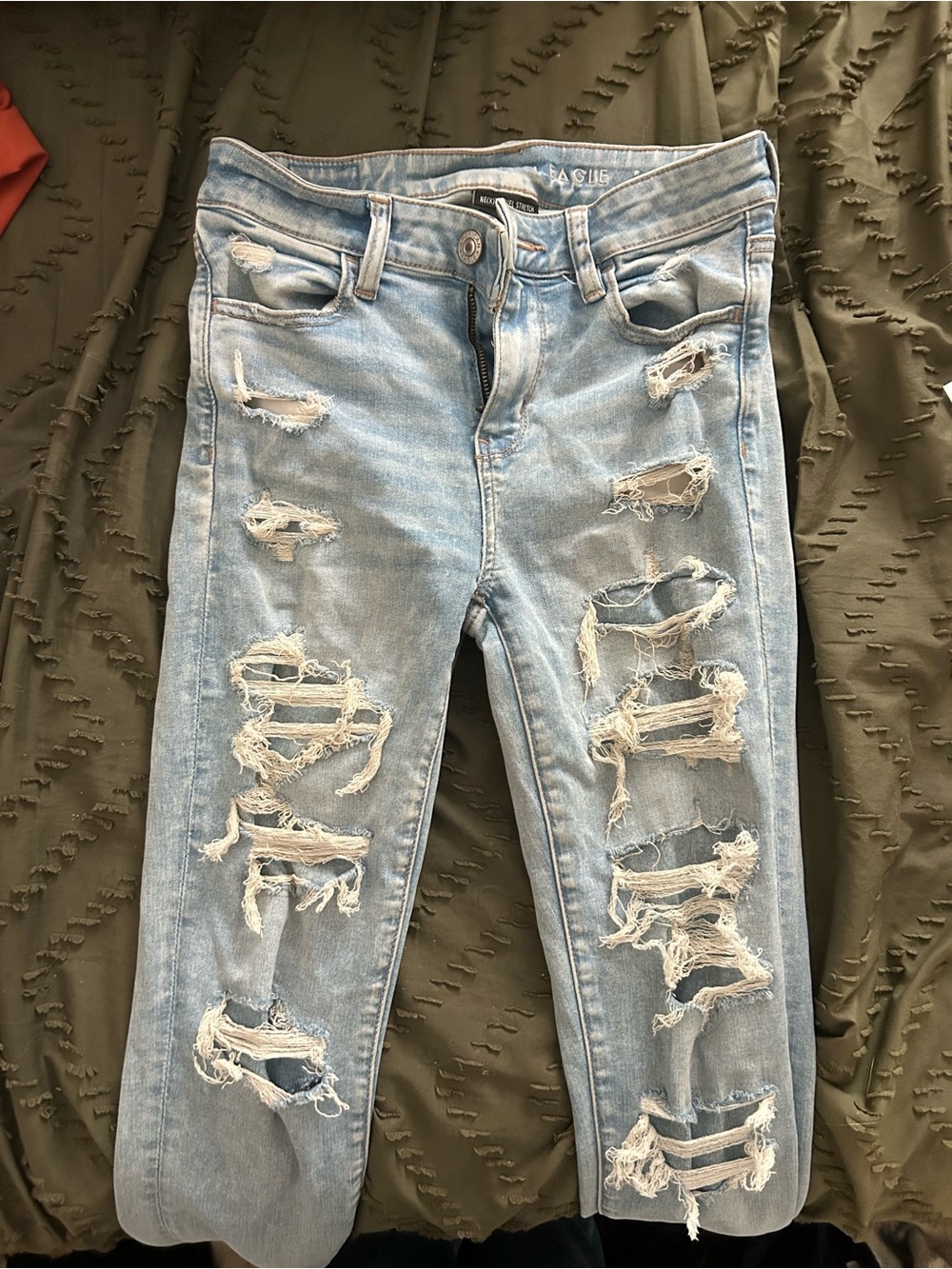 American Eagle Light Wash Distressed Women’s Jeans
